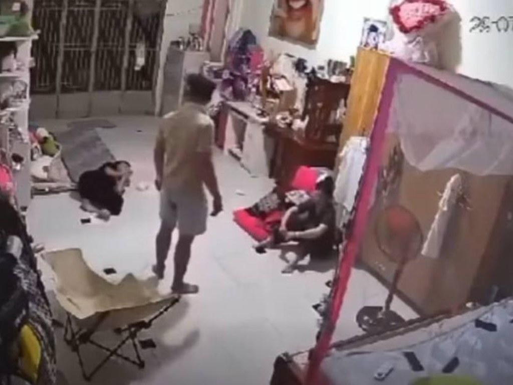 Hình ảnh camera trong phòng trọ liên quan vụ bạo hành trẻ em